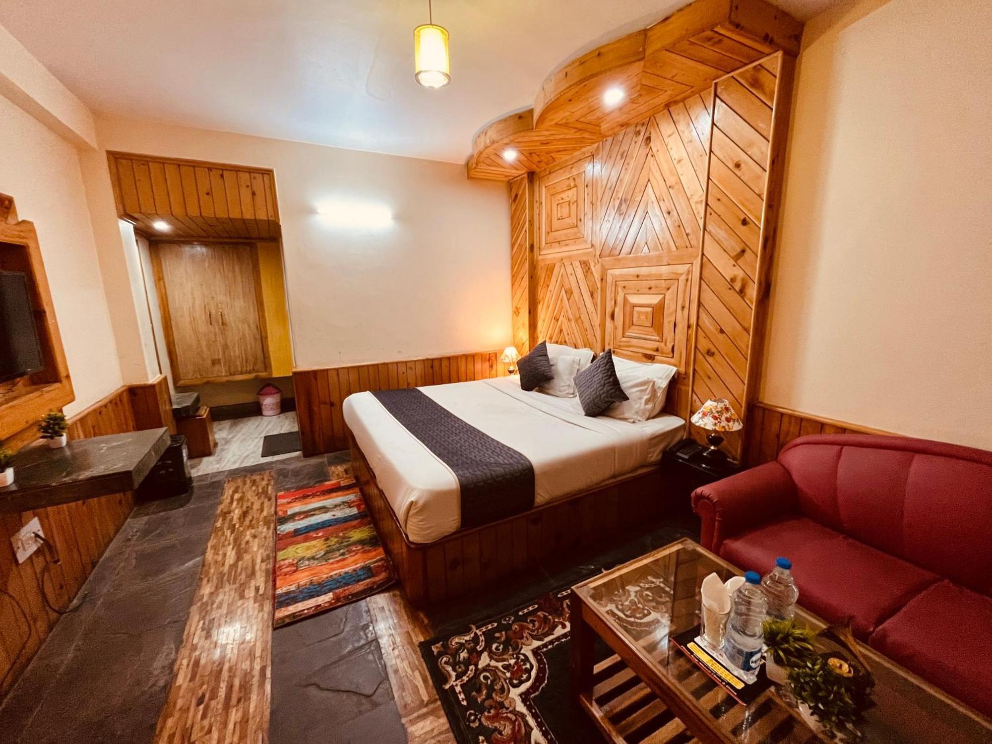 Hotel Hollywood Manali - Scenic River & Mountain View With Premium Rooms Kültér fotó