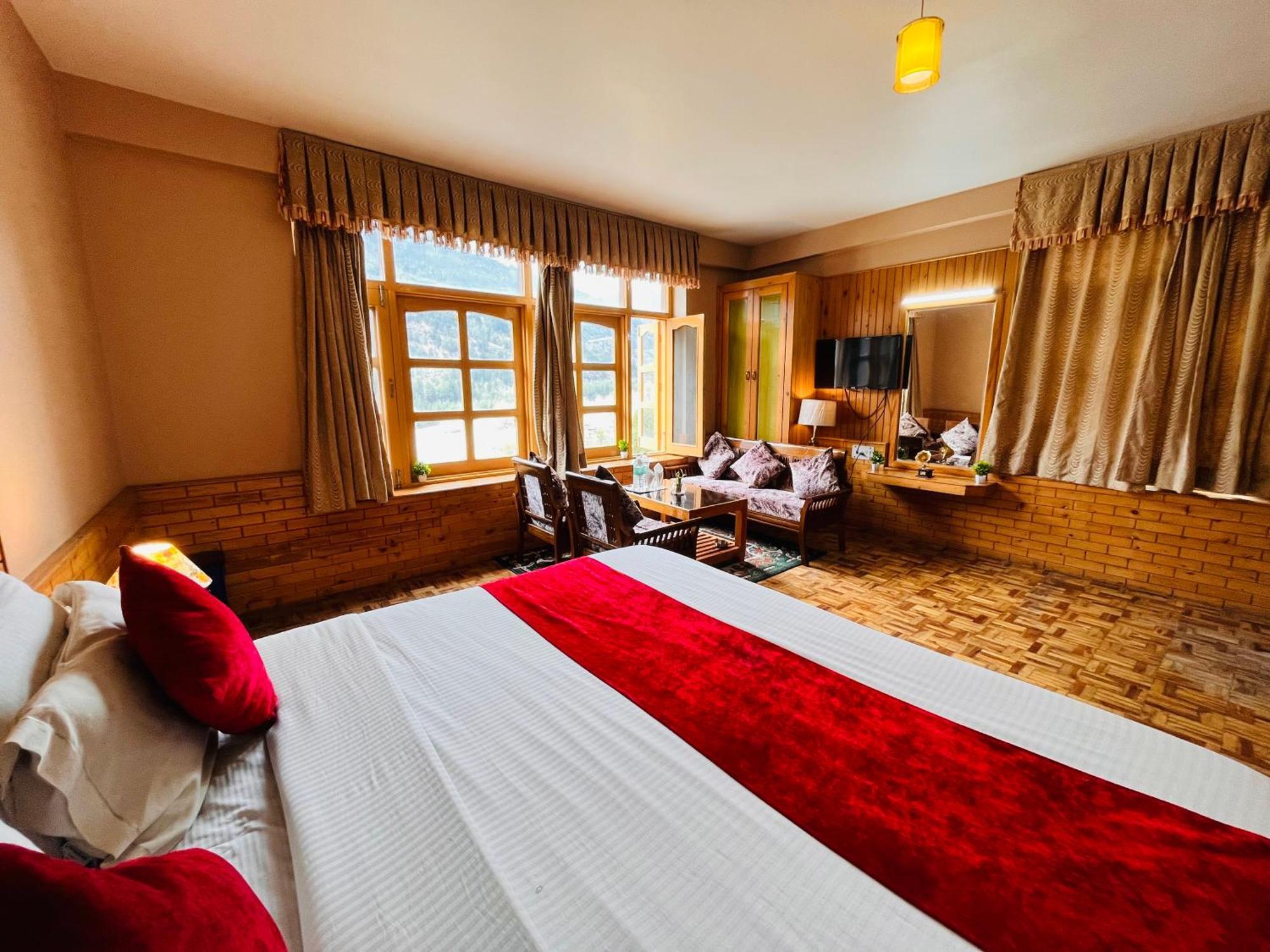 Hotel Hollywood Manali - Scenic River & Mountain View With Premium Rooms Kültér fotó