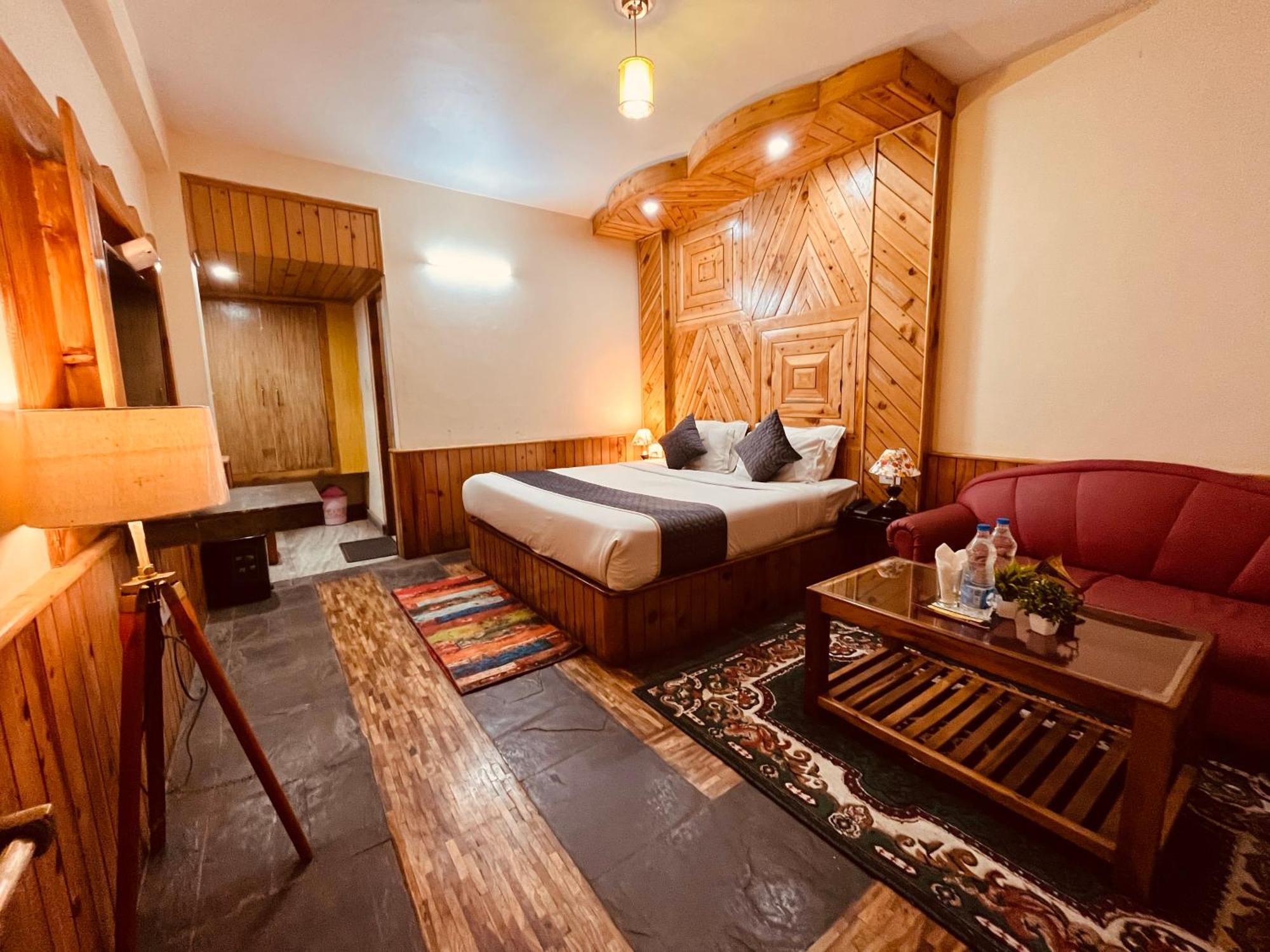Hotel Hollywood Manali - Scenic River & Mountain View With Premium Rooms Kültér fotó