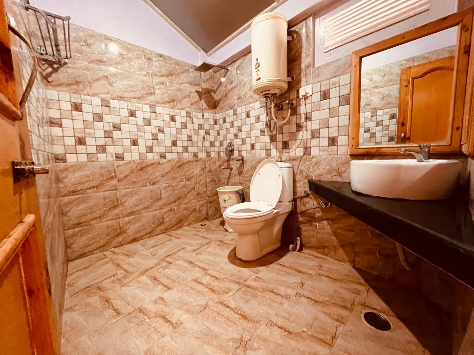 Hotel Hollywood Manali - Scenic River & Mountain View With Premium Rooms Kültér fotó