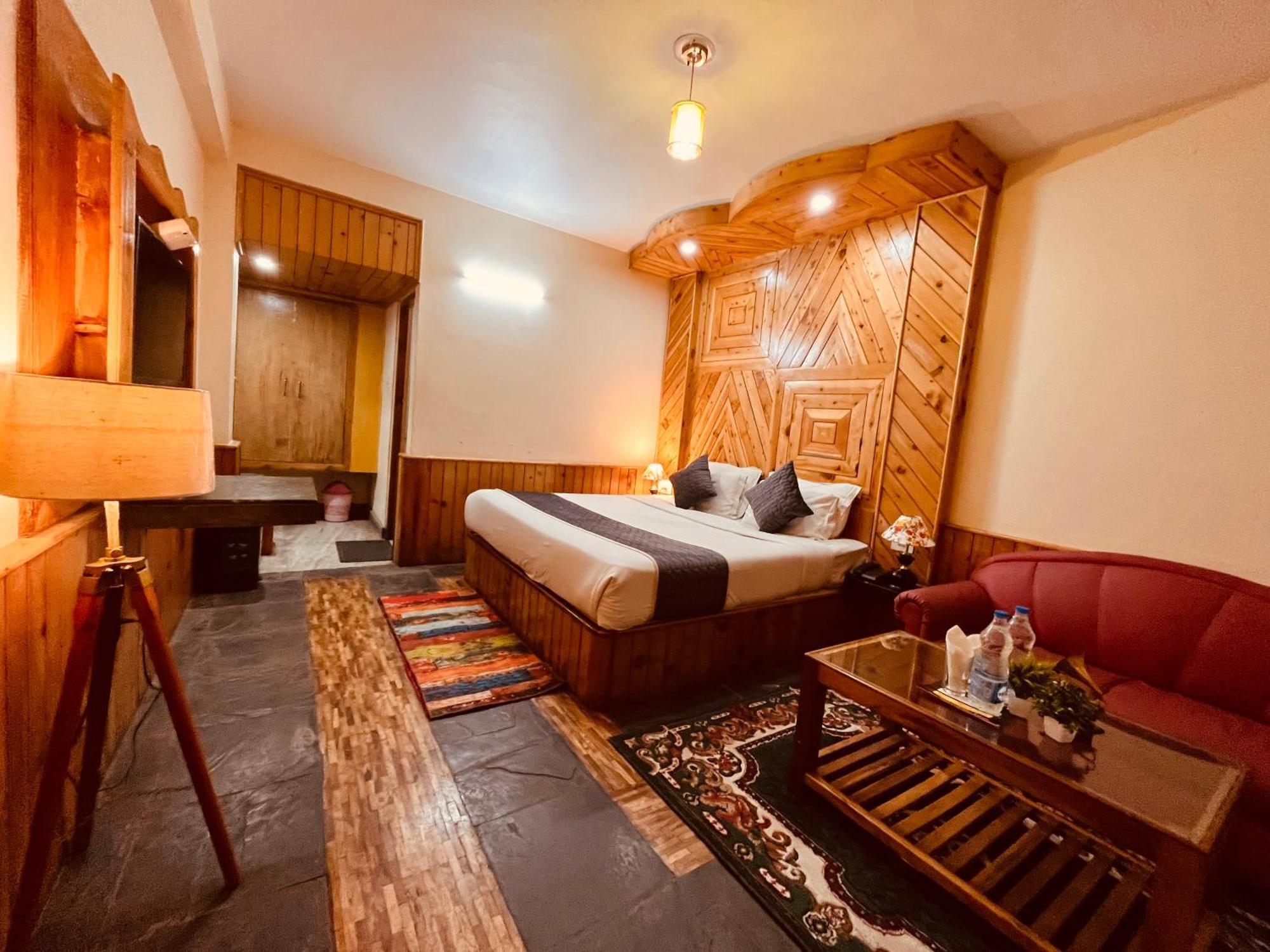 Hotel Hollywood Manali - Scenic River & Mountain View With Premium Rooms Kültér fotó